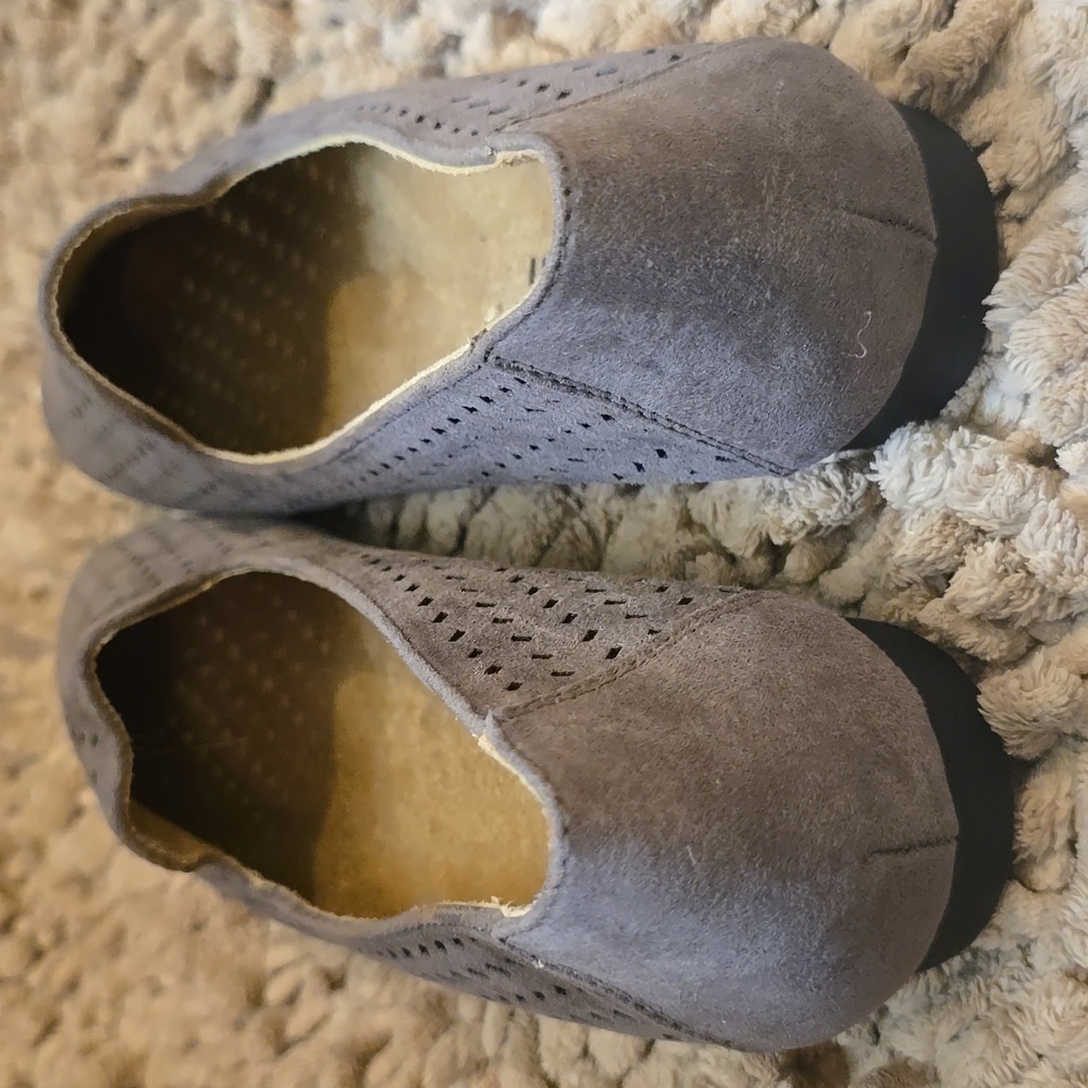 New Global Win Women's Size 9.5 Gray Brushed Perforated Slip On Flat Shoe Loafer - Picture 3 of 7
